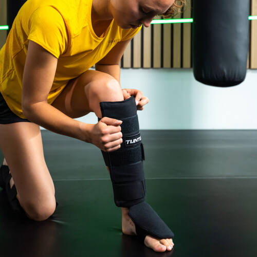 Tunturi Allround Scheenbeschermers - Curved - Zwart