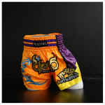 MT_0000_Stiel Muay Thai Short Oranje Paar Goud – Voorkant